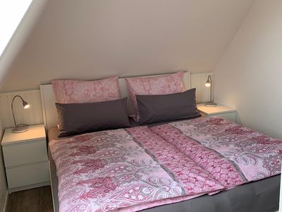 Schlafzimmer mit Doppelbett