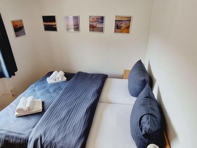 Schlafzimmer mit Doppelbett