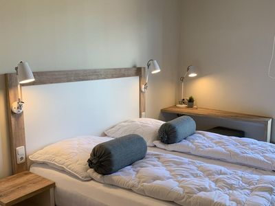 Schlafzimmer mit Doppelbett