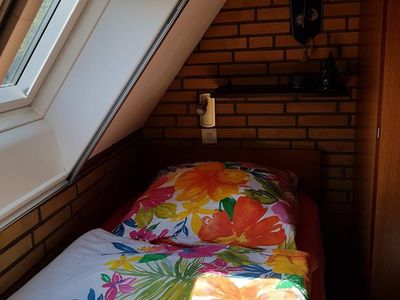 Schlafzimmer mit zwei Einzelbetten