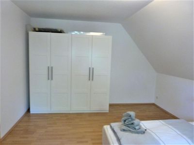 Kleiderschrank im Schlafzimmer