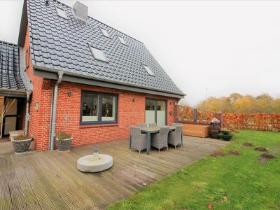 Haus mit Garten und Terrasse