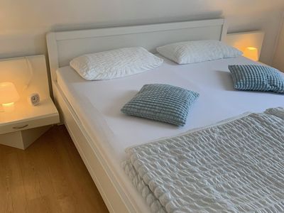 Schlafzimmer mit Duschbad