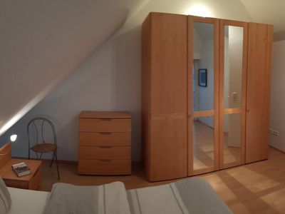 Schlafzimmer mit Doppelbett