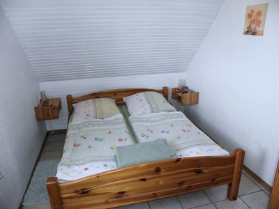 Schlafzimmer mit Doppelbett