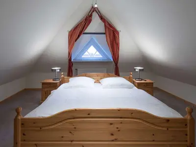 Schlafzimmer mit Doppelbett