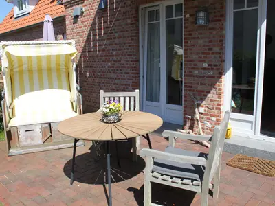 Terrasse mit Strandkorb