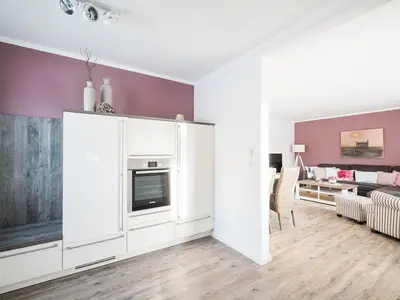 Küche mit Blick zum Wohnzimmer