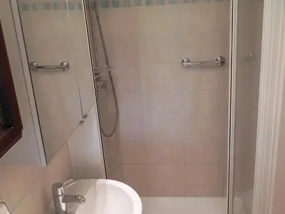 Badezimmer mit eigenem Fenster