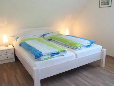 Schlafzimmer mit Doppelbett