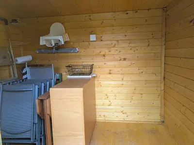 Innenraum von der Gartenhütte