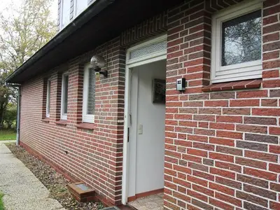 Eingangsbereich (hinterm Haus)