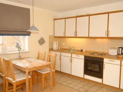 Küchenzeile und Essbereich