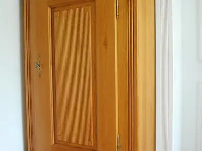 Antiker Brotschrank in Wohnzimmer