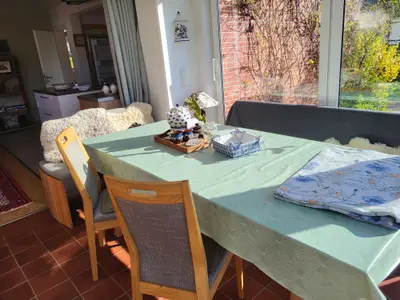 Grosse Essecke im Wintergarten