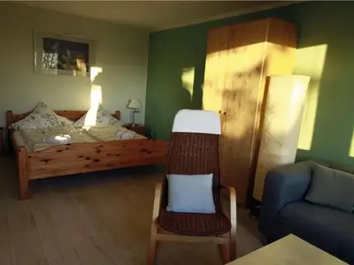 Wohnbereich mit Doppelbett