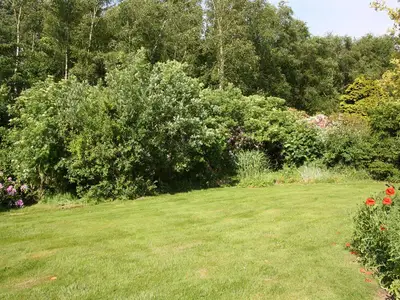 Idyllisch mit Blick ins Grün