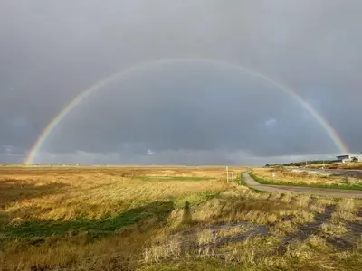 Regenbogen über den Dünen