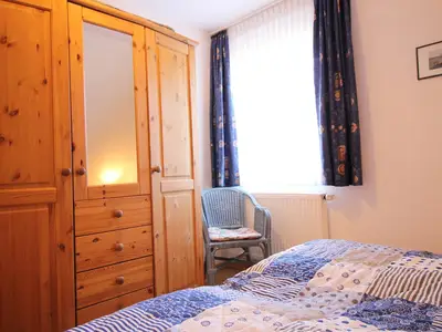 Schlafraum Doppbett und Schrank