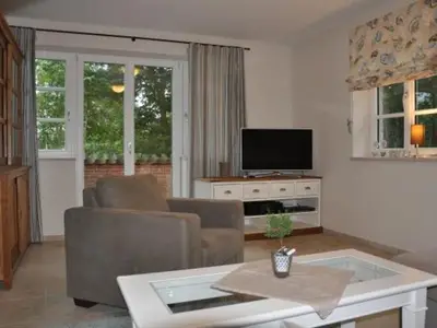 Wohnzimmer mit Ausgang zur Terrasse