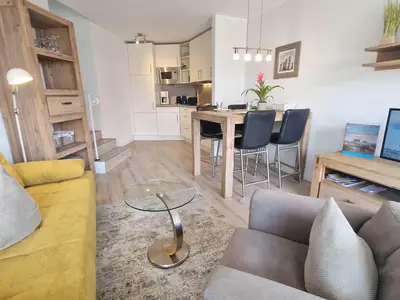 Wohnzimmer mit Blick zur Küche