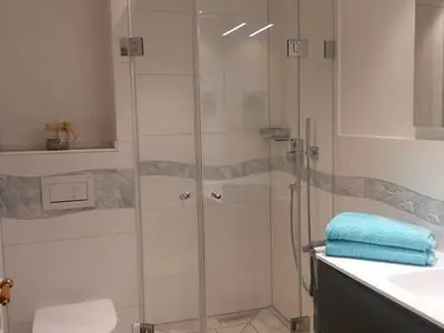 modernes Badezimmer