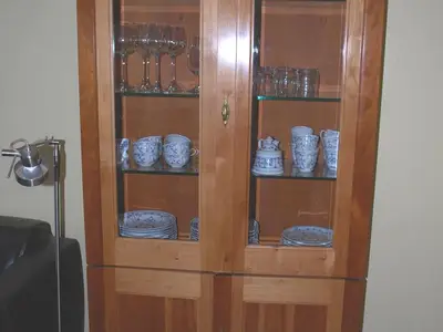 Vitrine aus massivem Kirschbaumholz Wohnzimmer