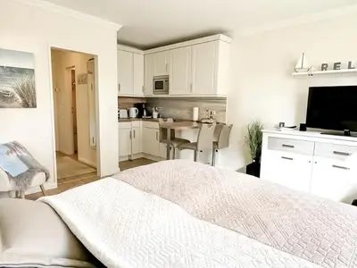 Blick vom Bett in den Raum