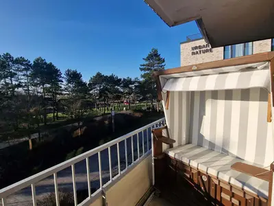 Balkon mit Strandkorb