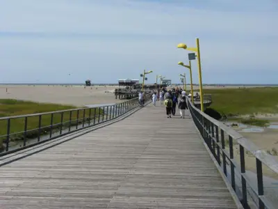 Auf der Seebruecke am Uebergang Bad
