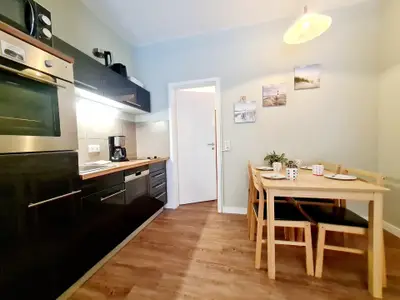 Küchenzeile und Essbereich