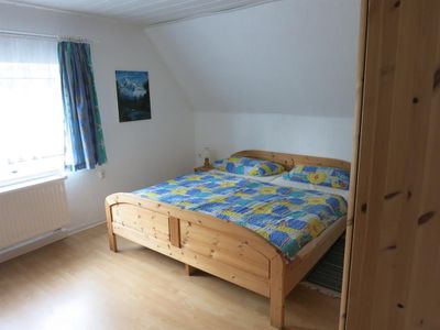 Schlafzimmer mit Doppelbett