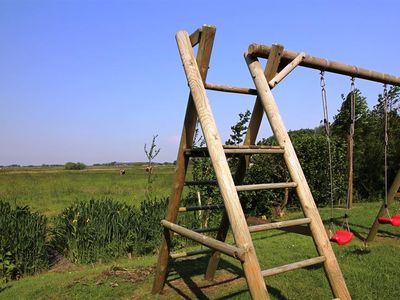 Weitblick über Felder und Wiesen