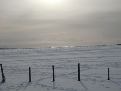 bei Schnee am Strand