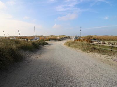 Übergang zum Strand am Yachthafen