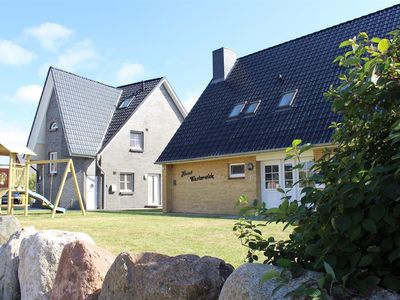 Blick auf die Black Pearl und das Haus Westerwiek