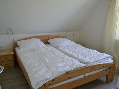 Schlafzimmer mit Doppelbett