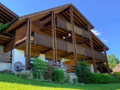 Heimelige Ferienresidenz Sommer Aussenansicht - EG Links