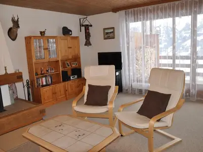 Gemütlicher Wohnbereich mit wundervollem Bergpanorama zum Verweilen und Geniessen.
