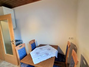 24055322-Ferienwohnung-6-Stall-300x225-5