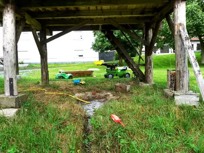 Sand spielen, Traktor fahren, Wasser matschen...