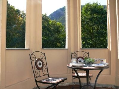 Turm mit Terrasse und Blick in das Bodetal