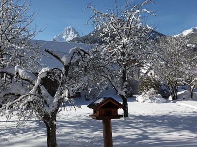 Winterlicher Garten rund ums Hotel Garni Wallner