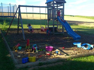 Großer Spielplatz mit Trampolin