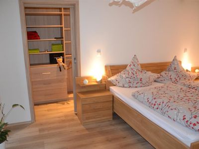 Schlafzimmer mit begehbarem Schrank