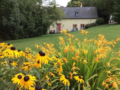 Liebevoll angelegte Beete vorm Alten BACKHAUS