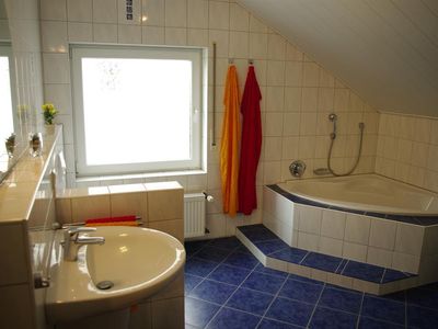 Bad mit Badewanne-Dusche-WC-BD-Waschmaschine