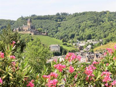 die Aussicht aus der Ferienwohnung auf die Burg