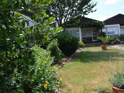 Garten mit Blick auf FeWo Müller-Thurgau (1 + 2),