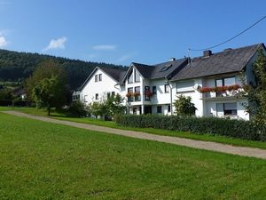 Ansicht Weingut von Straße aus kommend